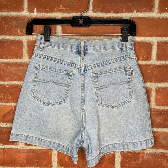 Vintage 90’s Rover light wash high waisted denim shorts - Picture 6 of 6